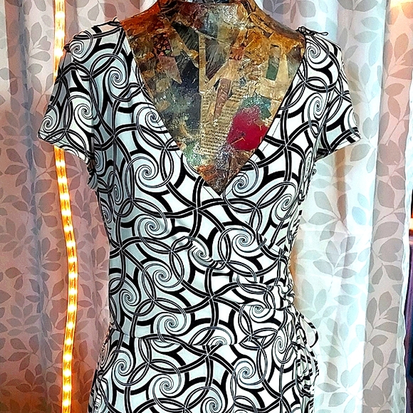 Dress - Picture 1 of 7